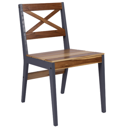 Cadeira de madeira com quatro pés Tramontina.